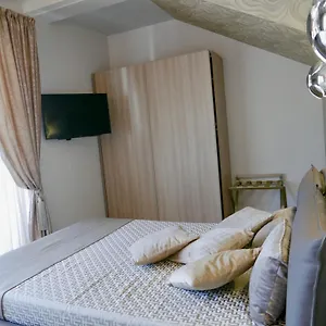 Phoenix Garda Hills סירמיונה
